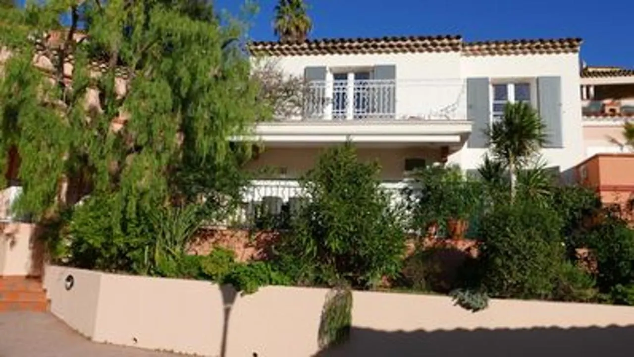 度假居 Maison Avec Vue Mer A Sainte-Maxime, Piscine Partagee